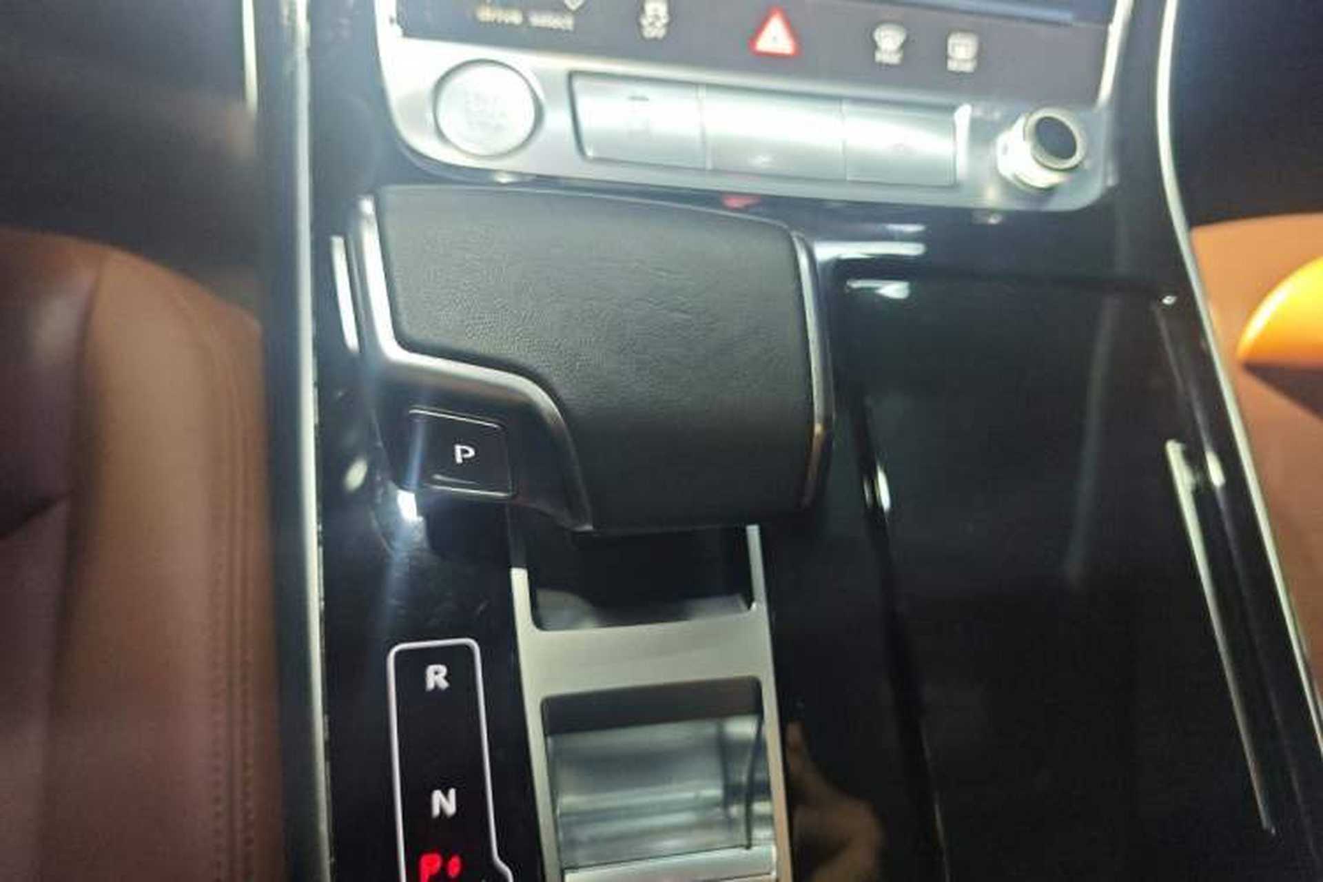 Used Audi Q7 2020 55 TFSI quattro S line sports model Gear Lever