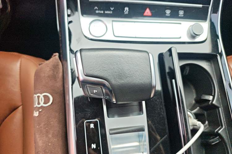Used Audi Q7  Gear Lever