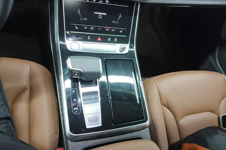 Used Audi Q7 2020 55 TFSI quattro S line sports model Gear Lever