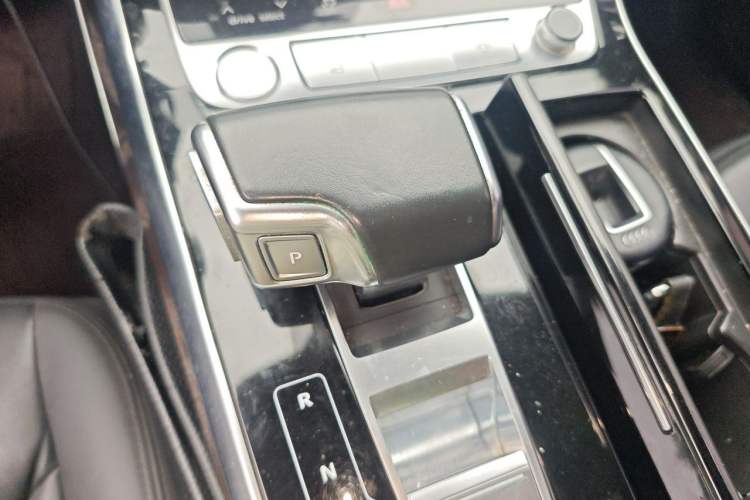 Used Audi Q7 2020 55 TFSI quattro S line sports model Gear Lever