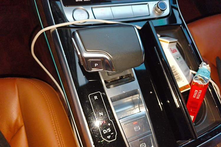 Used Audi Q7 2020 55 TFSI quattro S line sports model Gear Lever
