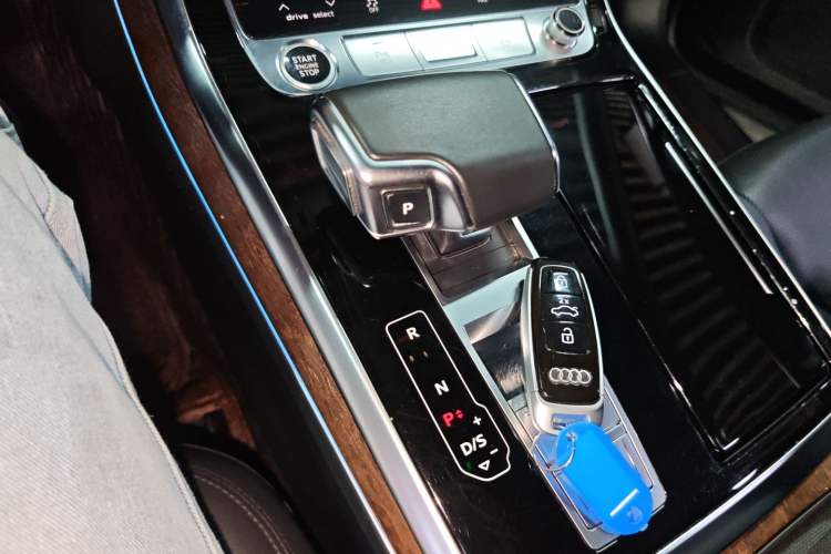 Used Audi Q7 2020 55 TFSI quattro Black Warrior Exclusive Edition Gear Lever
