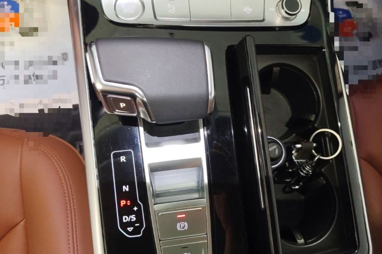 Used Audi Q7 2020 55 TFSI quattro S line sports model Gear Lever