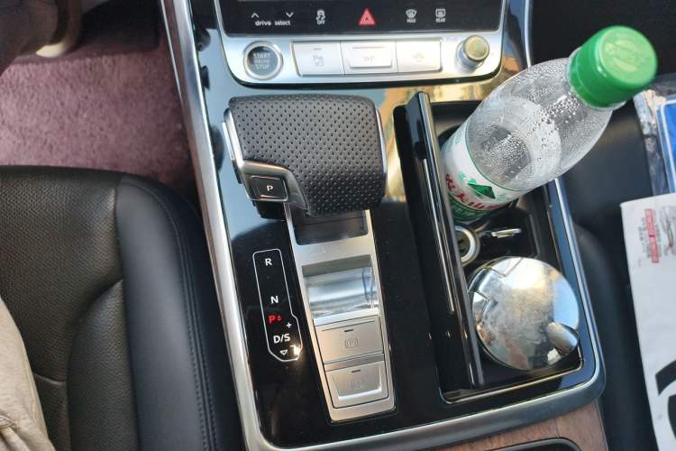Used Audi Q7 2020 55 TFSI quattro S line sports model Gear Lever