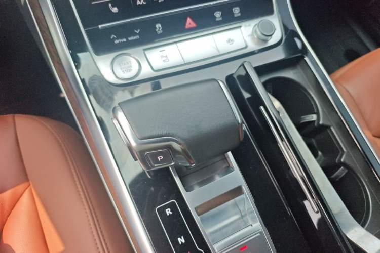 Used Audi Q7 2020 55 TFSI quattro S line sports model Gear Lever