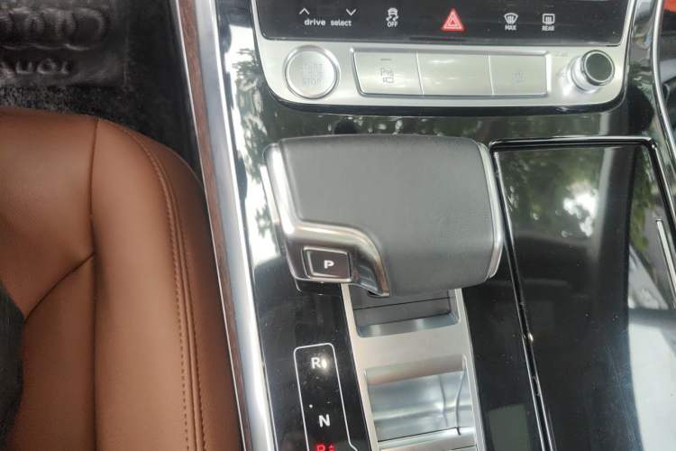 Used Audi Q7 2020 55 TFSI quattro S line sports model Gear Lever