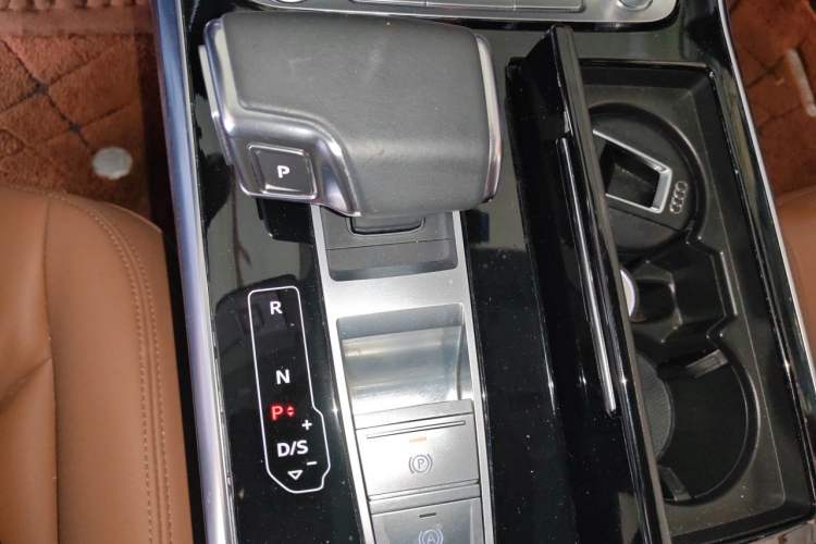 Used Audi Q7 2020 55 TFSI quattro S line sports model Gear Lever