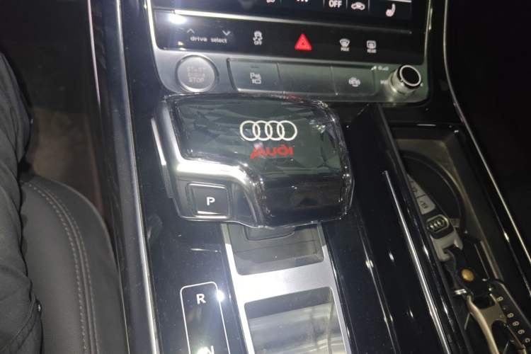 Used Audi Q7 2020 55 TFSI quattro S line sports model Gear Lever