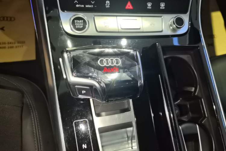 Used Audi Q7 2020 55 TFSI quattro S line sports model Gear Lever