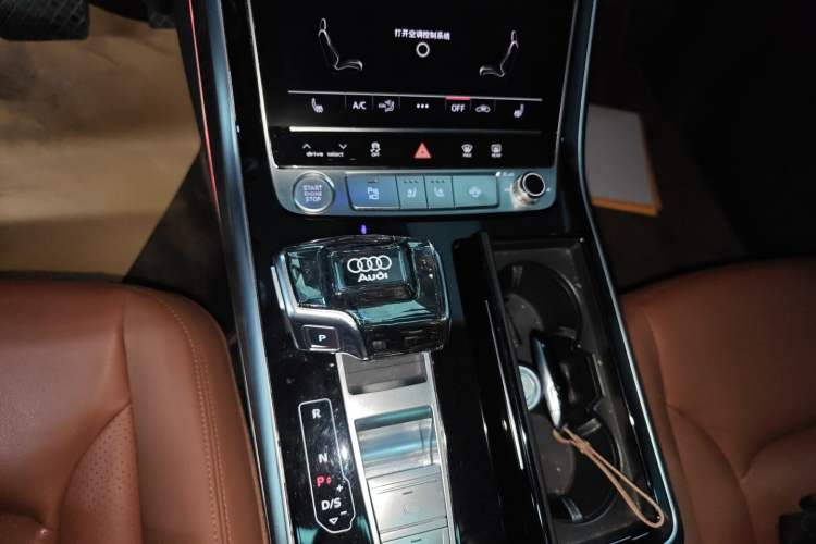 Used Audi Q7 2020 55 TFSI quattro S line sports model Gear Lever