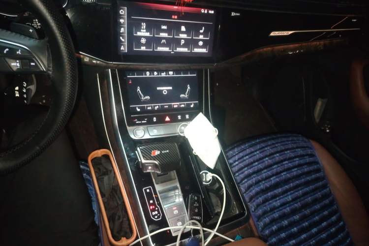 Used Audi Q7 2020 55 TFSI quattro S line sports model Gear Lever
