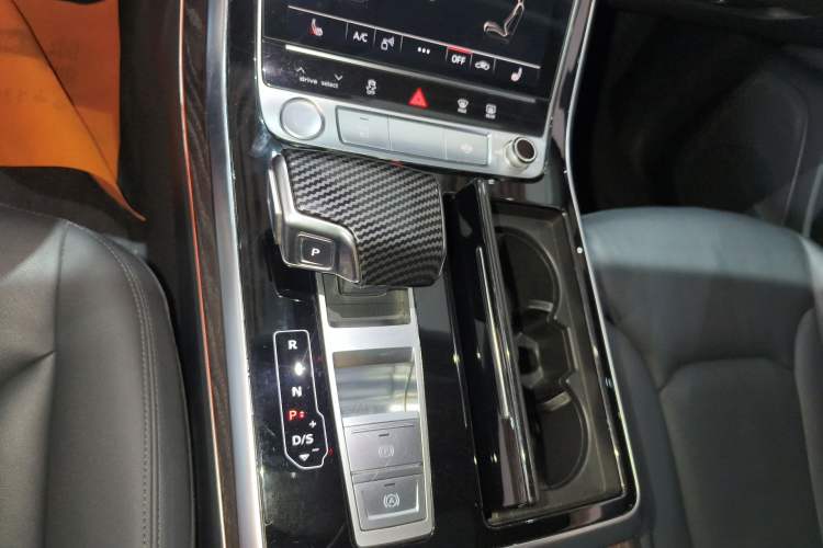 Used Audi Q7 2020 55 TFSI quattro S line sports model Gear Lever