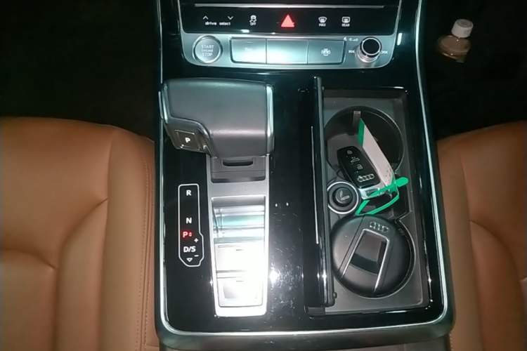 Used Audi Q7 2020 55 TFSI quattro S line sports model Gear Lever
