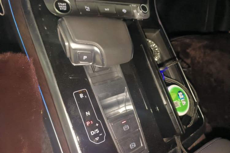 Used Audi Q7 2020 55 TFSI quattro Black Warrior Exclusive Edition Gear Lever