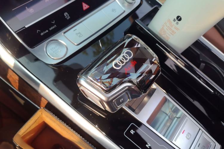 Used Audi Q7 2020 45 TFSI quattro S line Sport Limited Edition Gear Lever