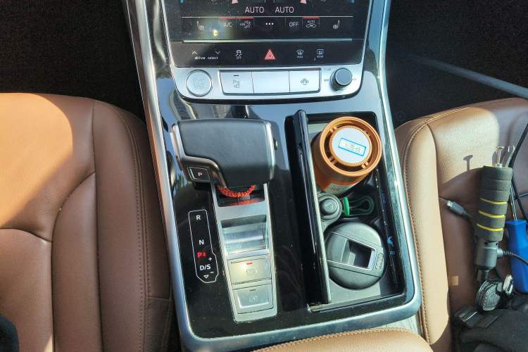 Used Audi Q7 2020 55 TFSI quattro S line sports model Gear Lever
