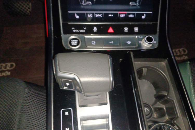 Used Audi Q7 2020 55 TFSI quattro S line sports model Gear Lever
