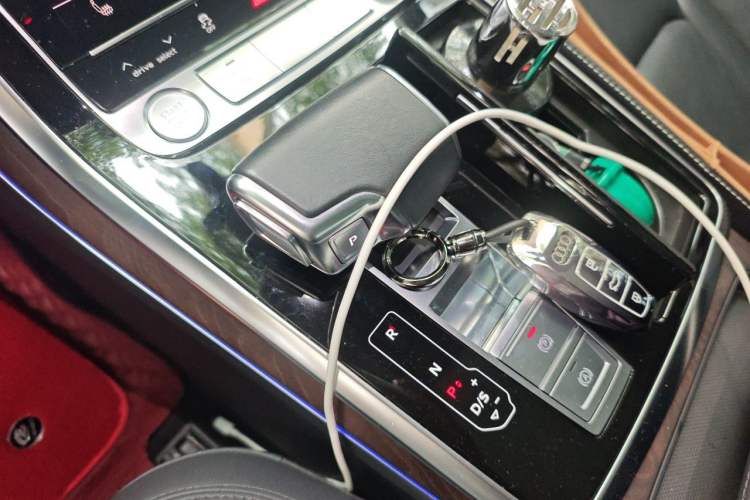 Used Audi Q7 2020 55 TFSI quattro S line sports model Gear Lever