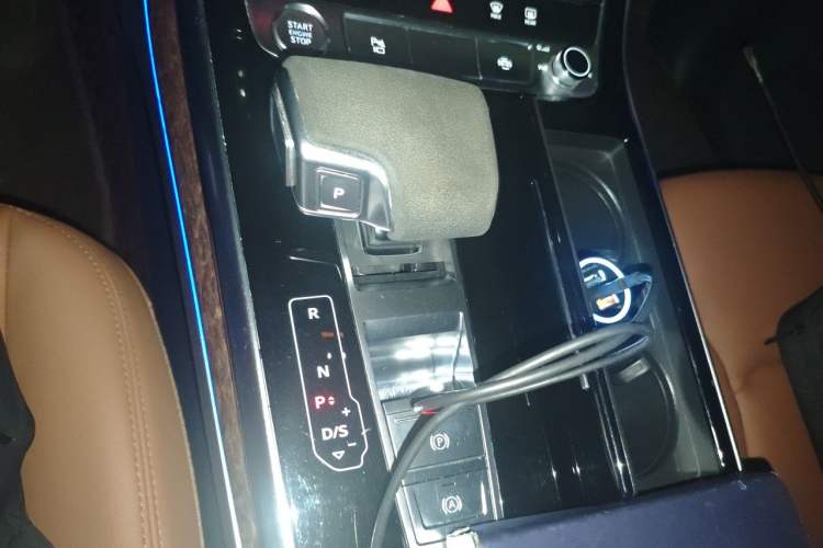Used Audi Q7 2020 45 TFSI quattro Exclusive Edition Gear Lever