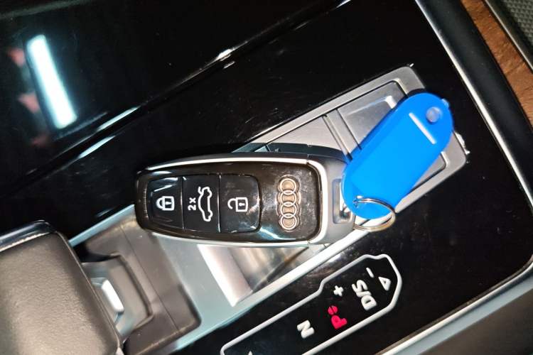 Used Audi Q7 2020 55 TFSI quattro Black Warrior Exclusive Edition Interior 1