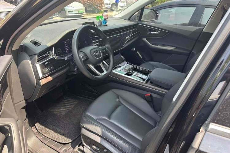 Used Audi Q7 2020 55 TFSI quattro S line sports model Interior 1