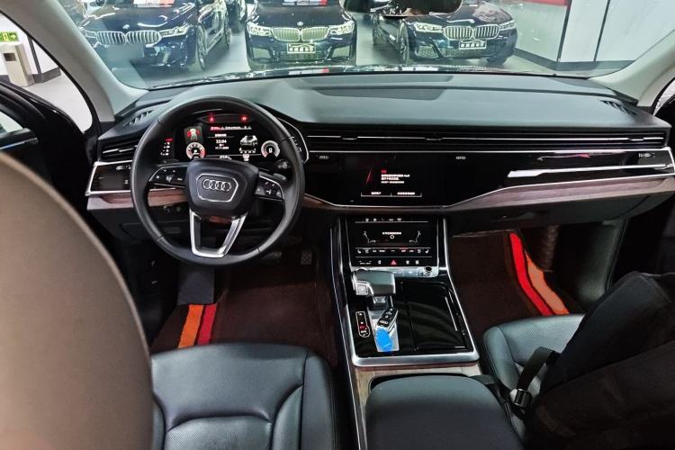 Used Audi Q7 2020 55 TFSI quattro Black Warrior Exclusive Edition Interior 2