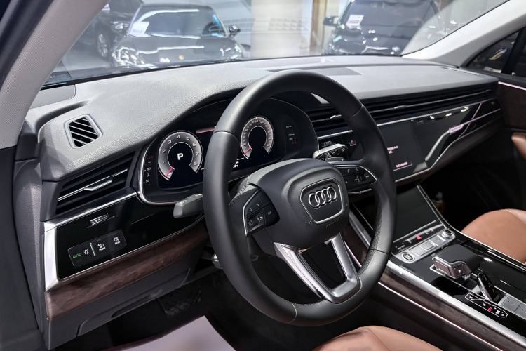 Used Audi Q7 2020 55 TFSI quattro S line sports model Interior 2