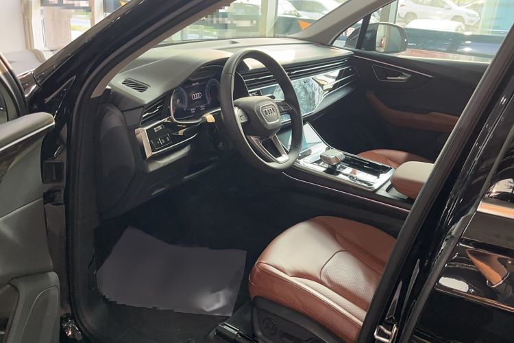 Used Audi Q7 2020 55 TFSI quattro S line sports model Interior 2