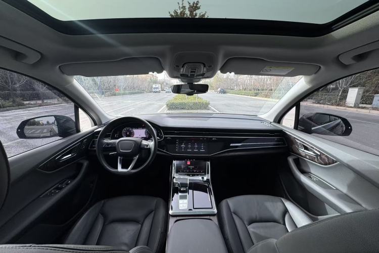 Used Audi Q7 2020 55 TFSI quattro S line sports model Interior 2