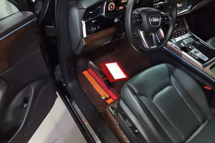 Used Audi Q7 2020 55 TFSI quattro Black Warrior Exclusive Edition Interior 3