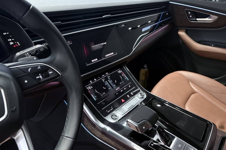 Used Audi Q7 2020 55 TFSI quattro S line sports model Interior 3