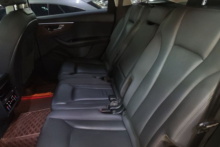 Used Audi Q7 2020 55 TFSI quattro Black Warrior Exclusive Edition Interior 4