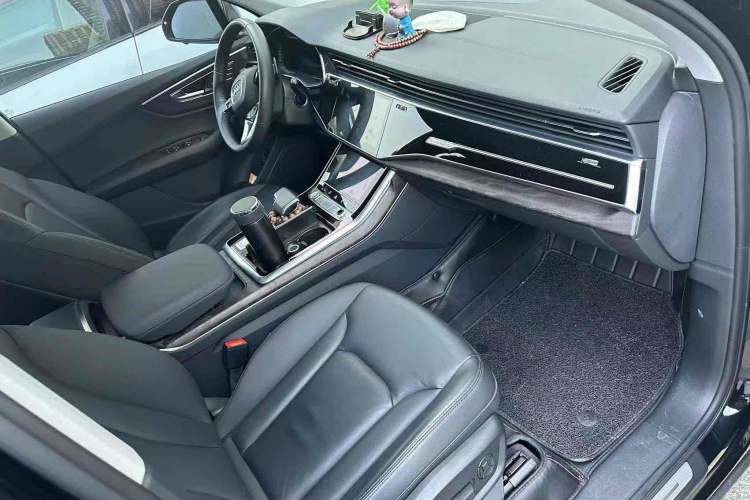 Used Audi Q7 2020 55 TFSI quattro S line sports model Interior 4