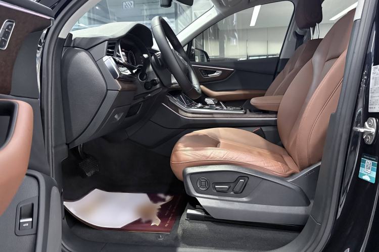 Used Audi Q7 2020 55 TFSI quattro S line sports model Interior 5