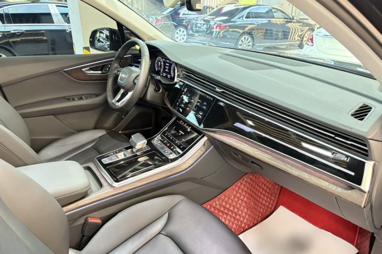 Used Audi Q7 2020 55 TFSI quattro S line sports model Interior 6