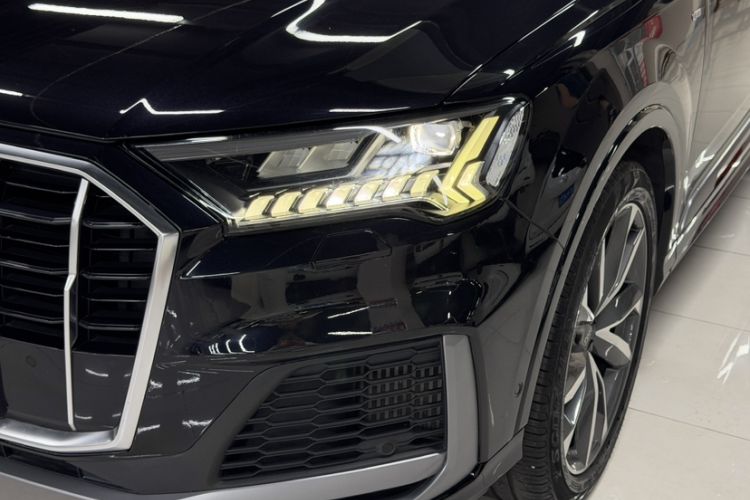 Used Audi Q7 2020 55 TFSI quattro S line sports model Left Front Headlight