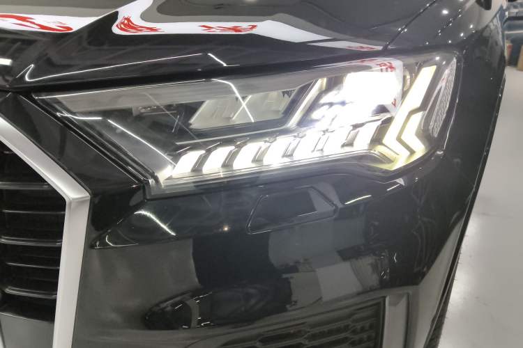 Used Audi Q7 2020 55 TFSI quattro S line sports model Left Front Headlight