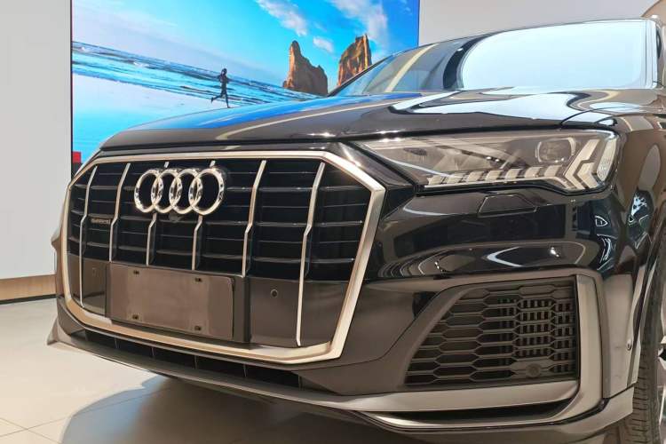 Used Audi Q7 2020 55 TFSI quattro S line sports model Left Front Headlight