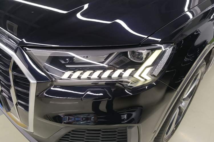 Used Audi Q7 2020 55 TFSI quattro S line sports model Left Front Headlight