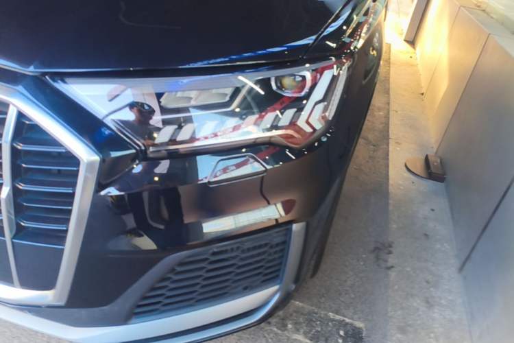 Used Audi Q7 2020 55 TFSI quattro S line sports model Left Front Headlight