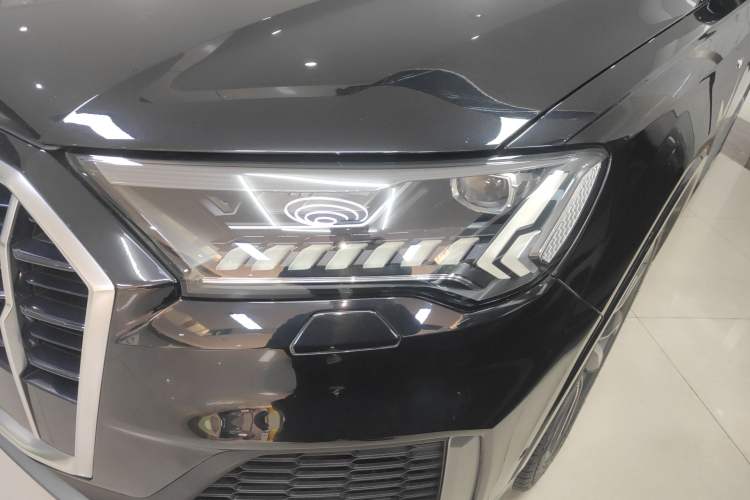 Used Audi Q7 2020 55 TFSI quattro S line sports model Left Front Headlight