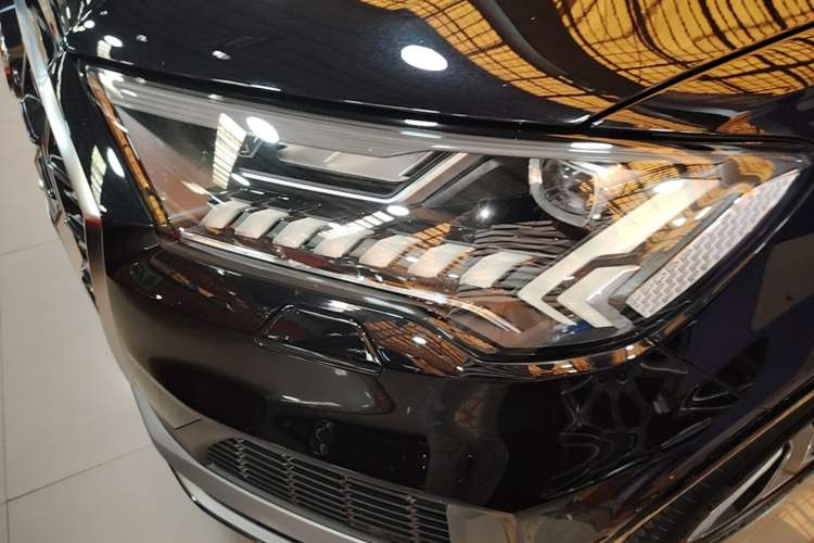 Used Audi Q7 2020 55 TFSI quattro S line sports model Left Front Headlight