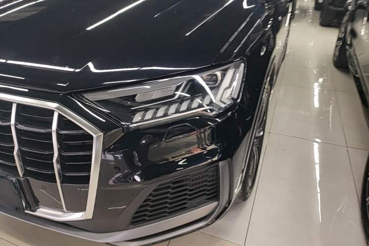 Used Audi Q7 2020 55 TFSI quattro S line sports model Left Front Headlight