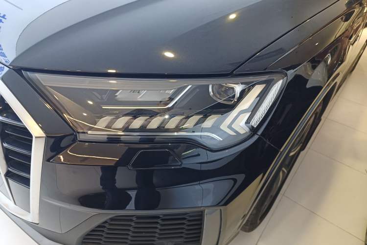 Used Audi Q7 2020 55 TFSI quattro S line sports model Left Front Headlight