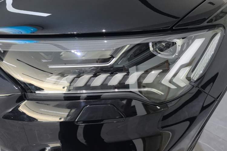 Used Audi Q7 2020 55 TFSI quattro S line sports model Left Front Headlight