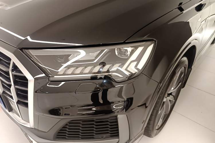 Used Audi Q7 2020 55 TFSI quattro S line sports model Left Front Headlight