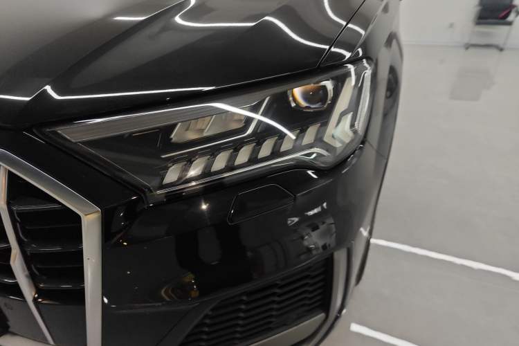 Used Audi Q7 2020 55 TFSI quattro S line sports model Left Front Headlight