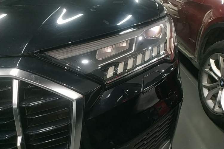 Used Audi Q7 2020 55 TFSI quattro S line sports model Left Front Headlight