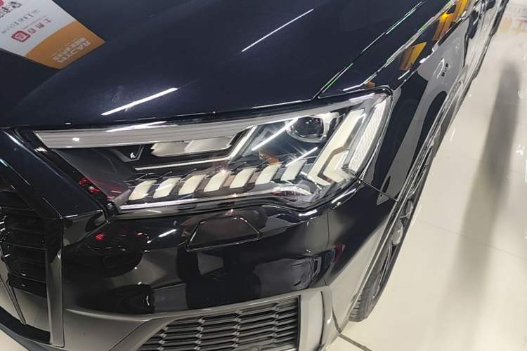 Used Audi Q7 2020 55 TFSI quattro S line sports model Left Front Headlight