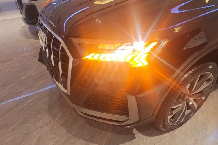Used Audi Q7 2020 55 TFSI quattro S line sports model Left Front Headlight